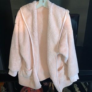 Koolaburra by UGG hooded throw on coat size L good cond